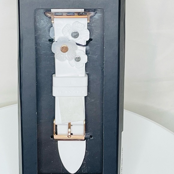 SOLD new in-box Coach Apple watch white Tea Rose flower Silicon strap 38mmx 40m - Picture 3 of 7